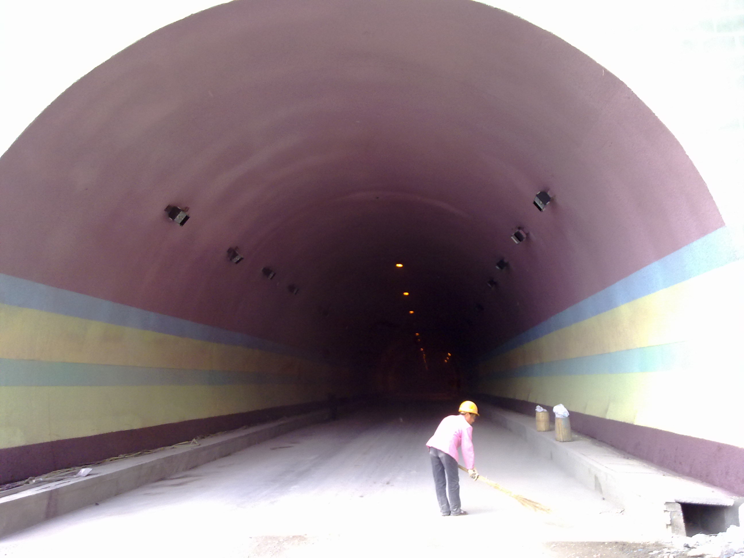 隧道防火涂料施工后表面泛白的原因