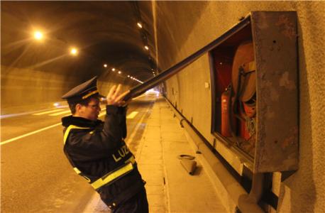 公路隧道消防器材急需得到保护