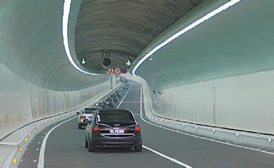 高速公路发展带来越来越多的隧道