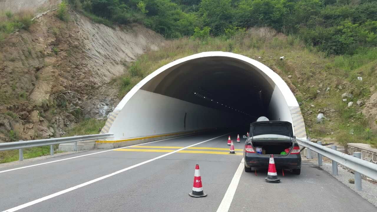 北京兴延高速白羊沟隧道双线贯通